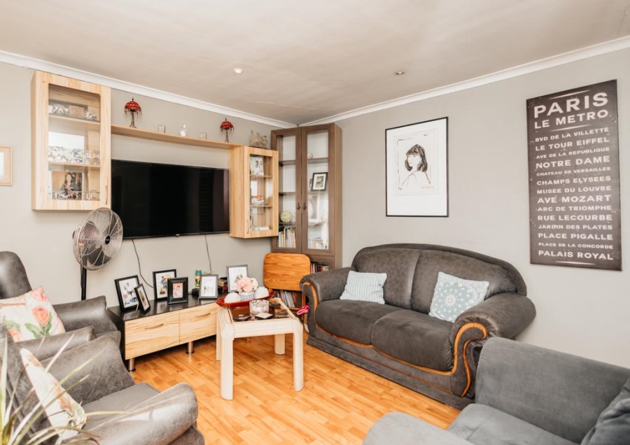 4 Bedroom Property for Sale in Peerless Park East Western Cape